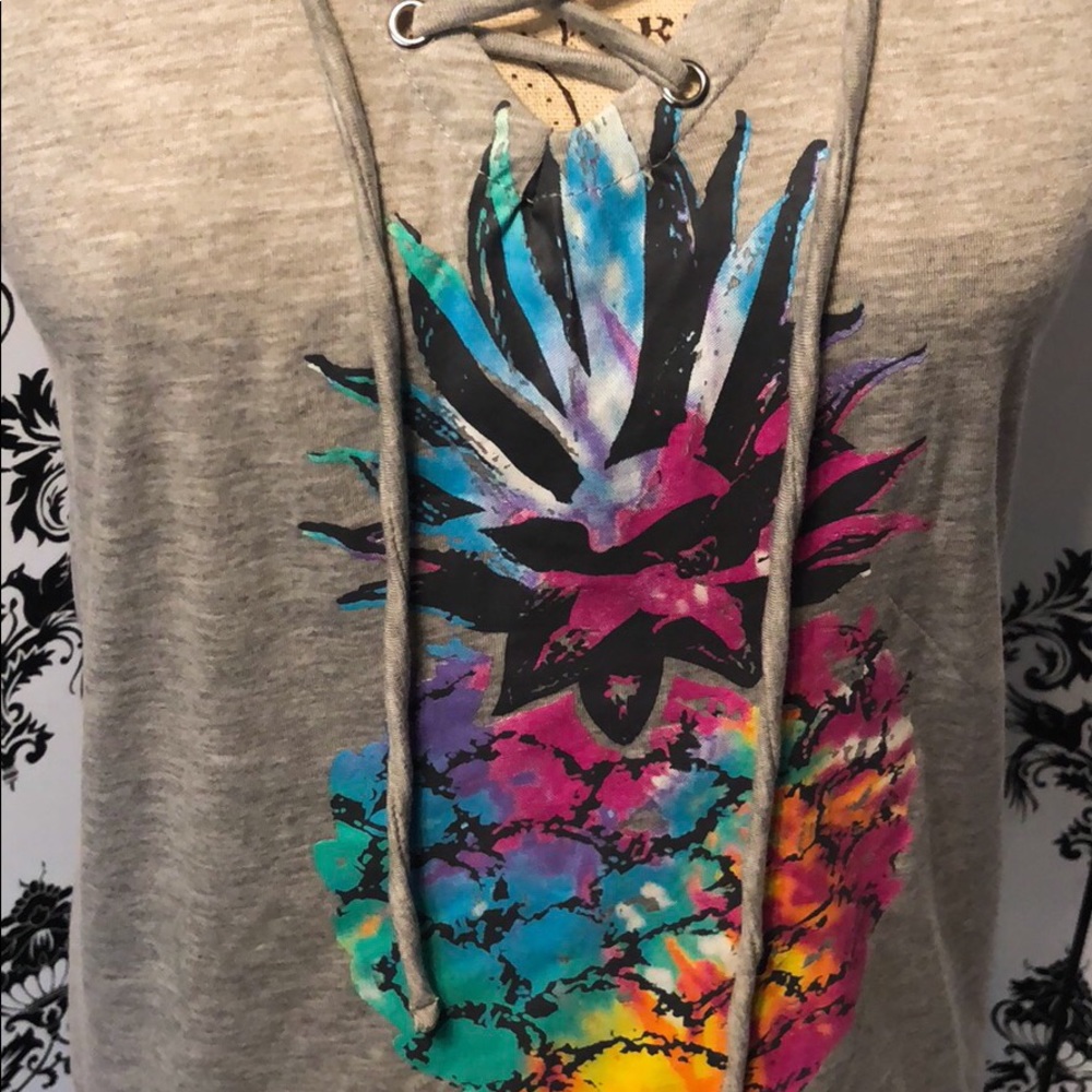 🍀 NWT! Rainbow Pineapple Tank! - Picture 7 of 9